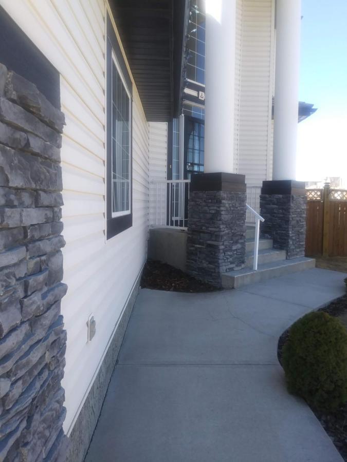 680 Sq Ft Private Space With Ensuite Bathroom Calgary Exterior photo